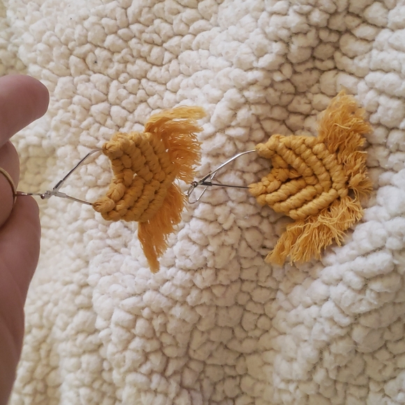 NWOT NEVER WORN Lucky Brand Dangly Mustard Yellow Woven Earrings - Picture 3 of 3